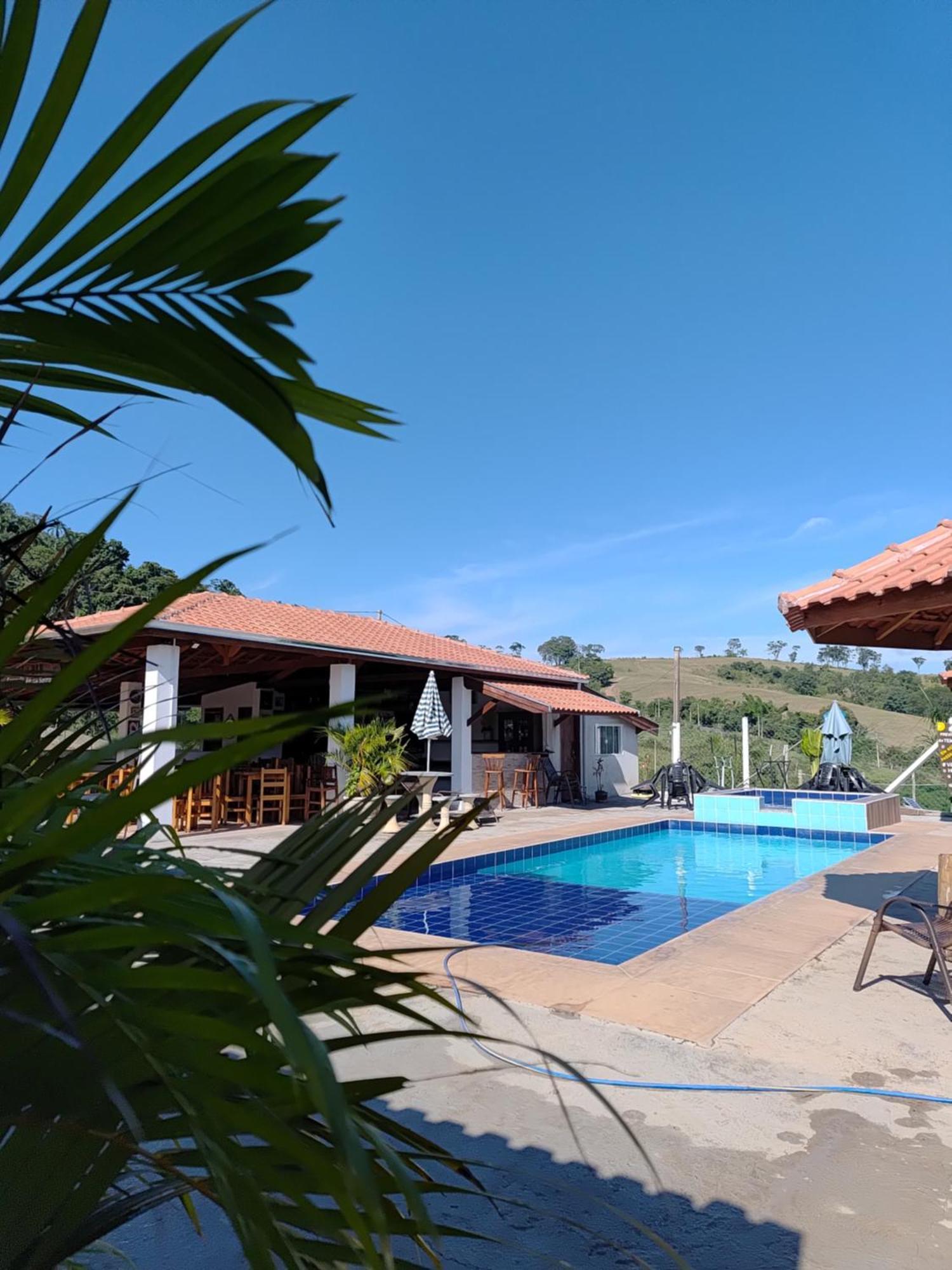 Pousada Irmaos Oliveira Lindoia Bagian luar foto